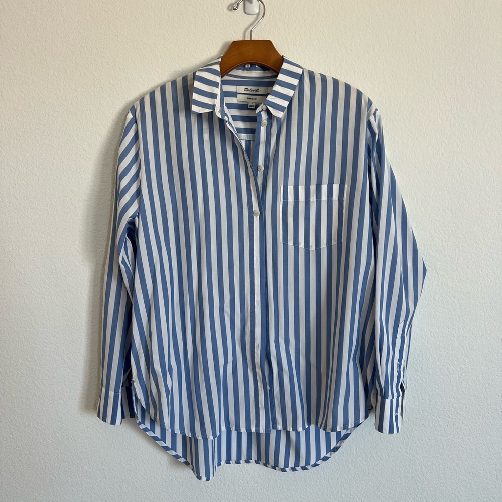 Madewell Blue and White Casual Button Down Shirt